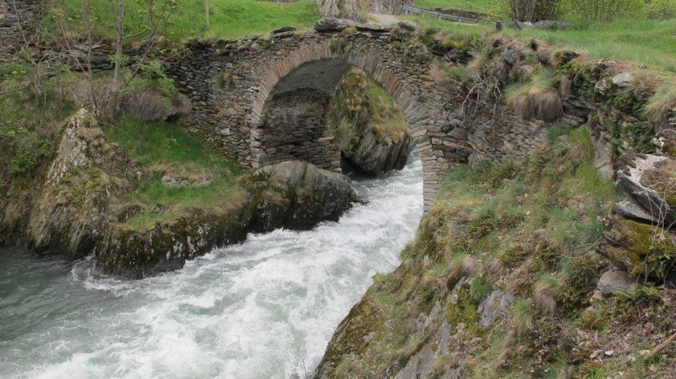 Готель Pensio La Creu Астеррі-д'Анеу Екстер'єр фото